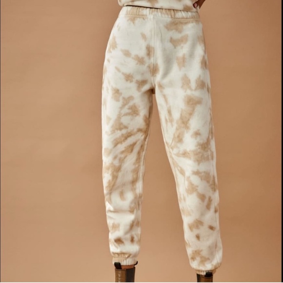 Reformation Beige and White Tie-Dye Sweatpants - Picture 5 of 5